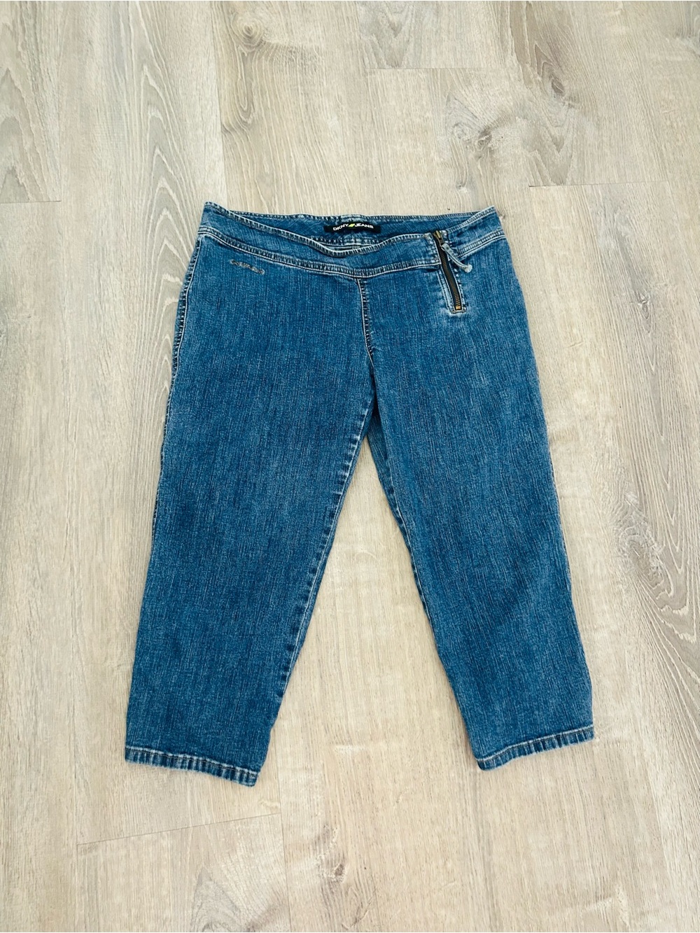 DKNY Women’s Dark Blue Ankle Cropped Denim Capri Jeans with Zip Detail Size 8